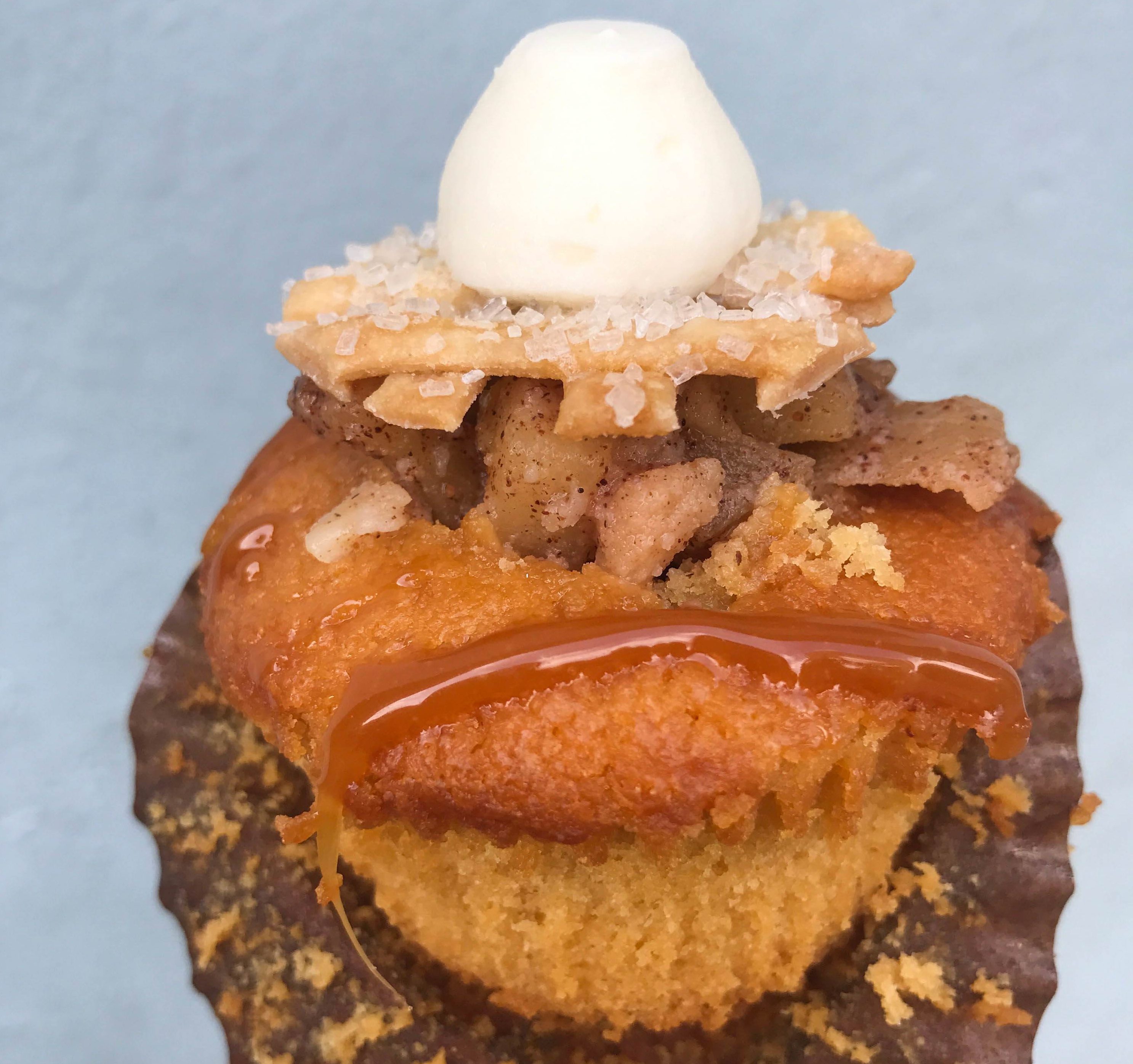 city cakes - apple pie cupcake