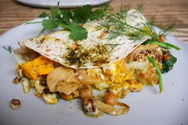 Continental Stores - flatbread with cauliflower, chickpeas and halloumi