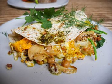 Continental Stores - flatbread with cauliflower, chickpeas and halloumi