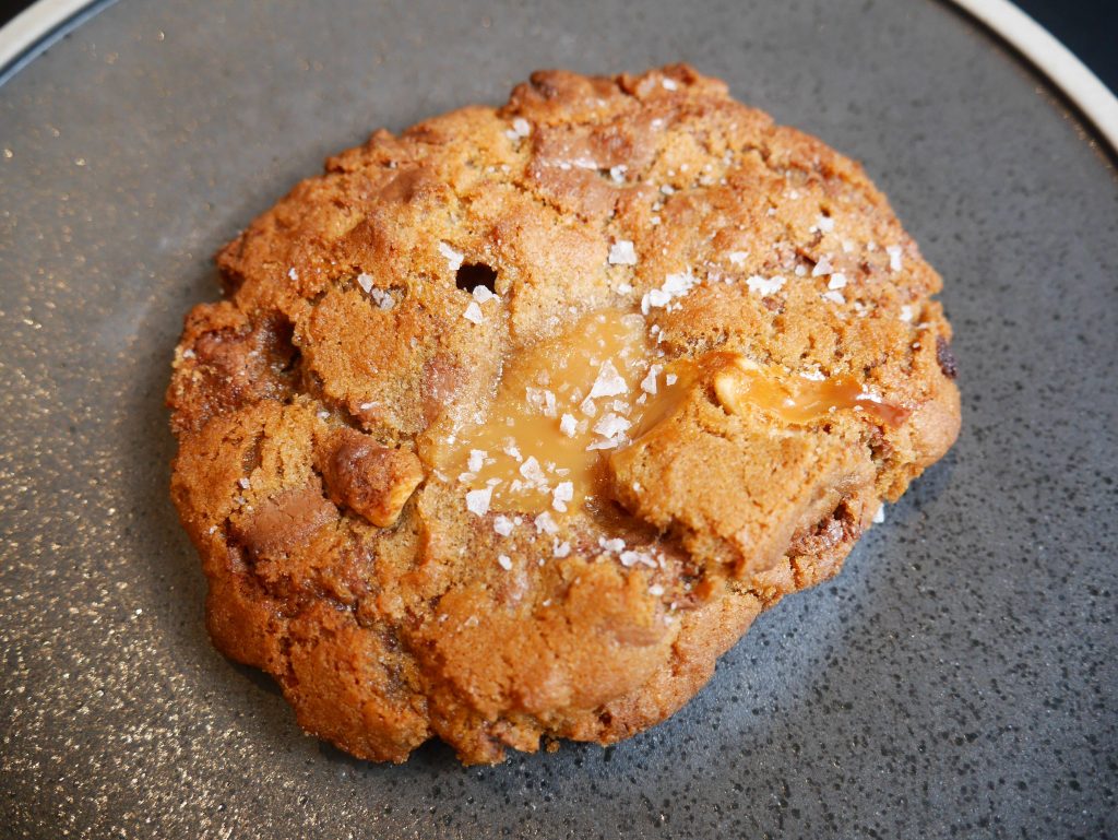 JOLT Coffee London - cookie with caramel and peanuts