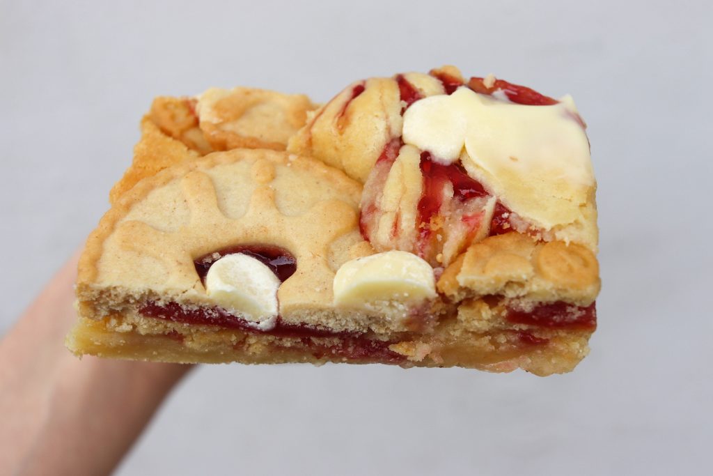 jammie dodger blondie - bake my day by jade