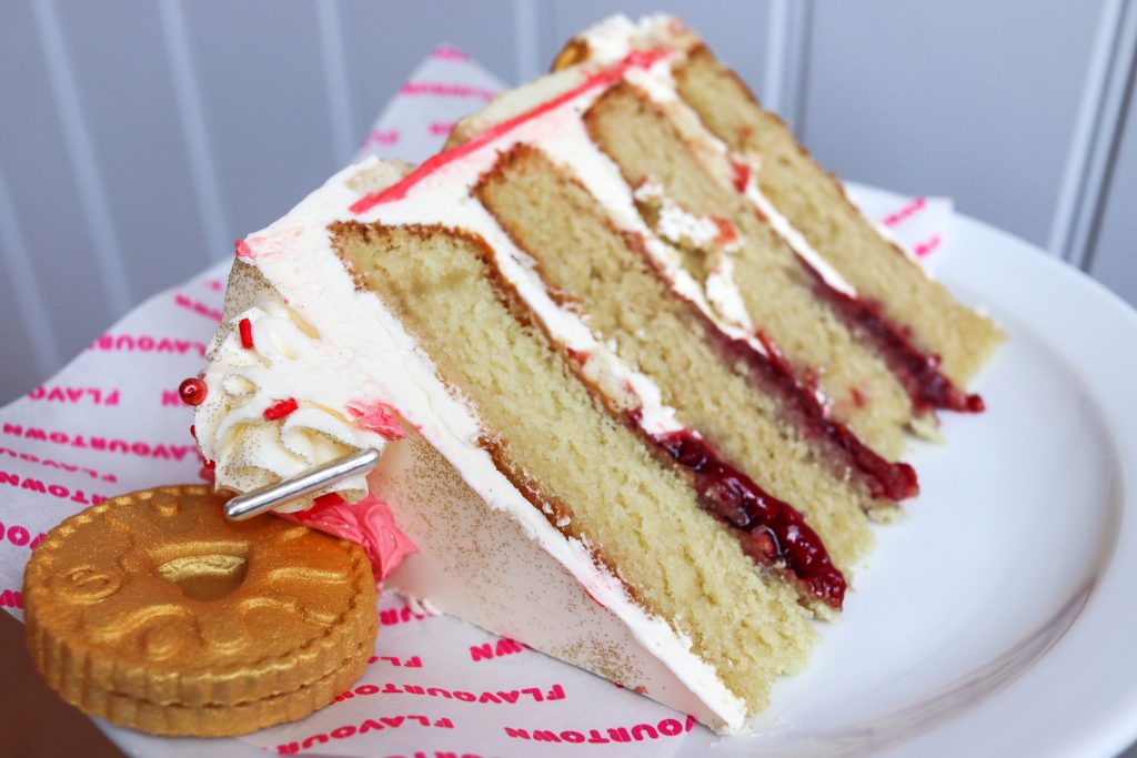 jammie dodger cake - flavourtown bakery