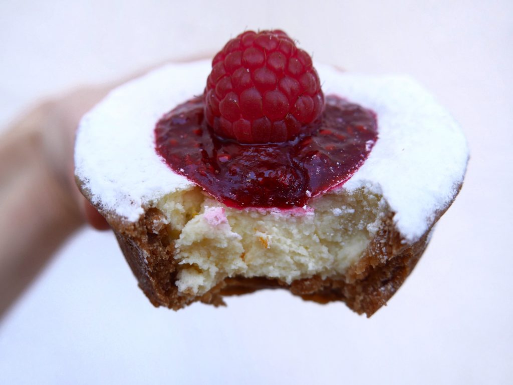 white chocolate cheesecake - ottolenghi london