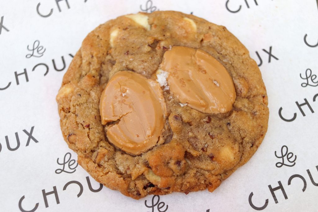 caramelised white chocolate cookie - le choux london