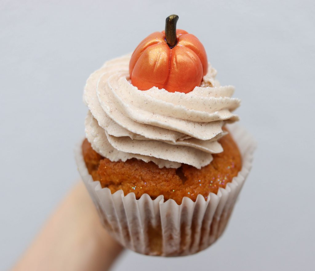 pumpkin cupcake - RoxyRara cakes